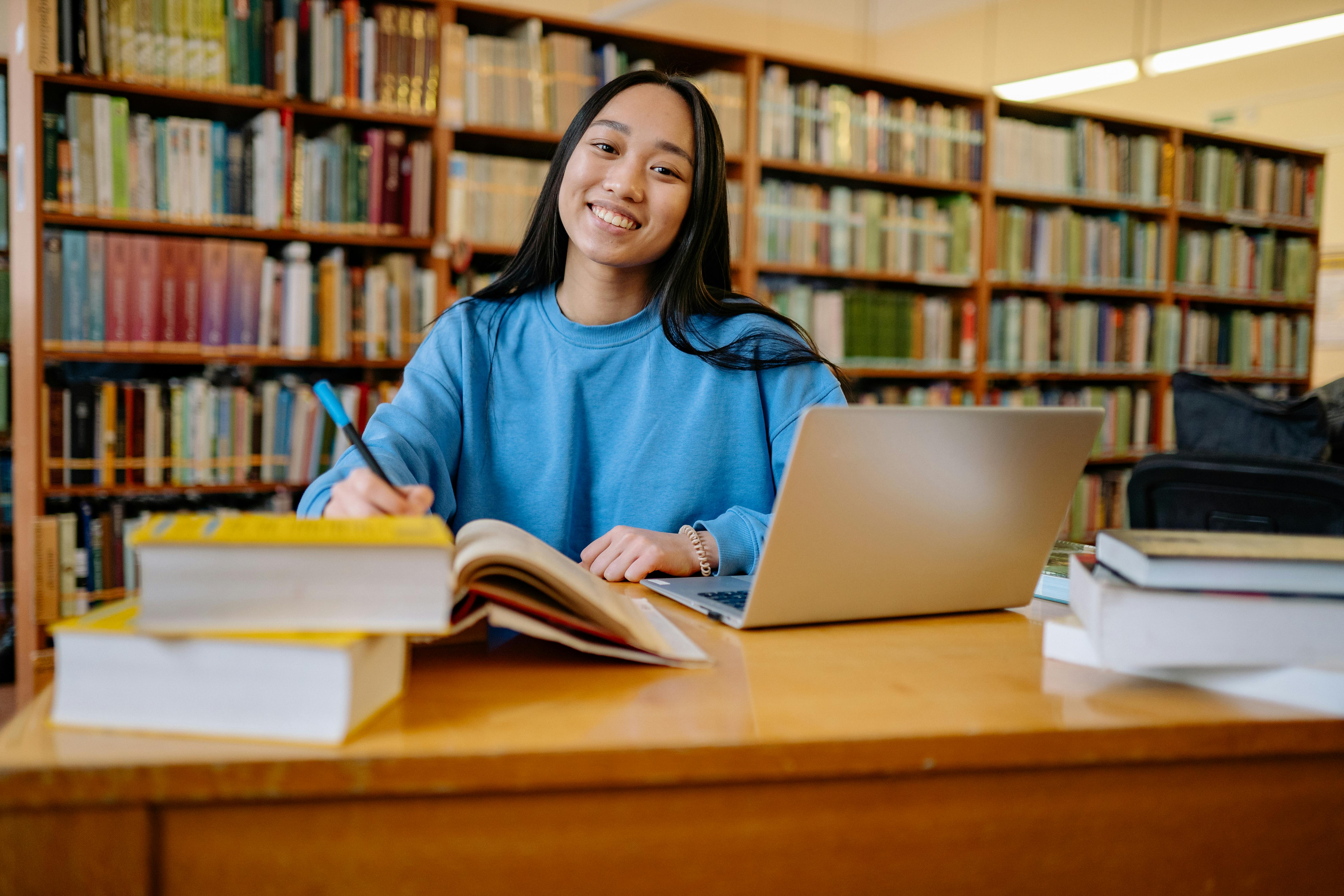 美国移民局发布：留美学生近160万！中国学生近33万！国际生OPT最多的美国大学曝光...